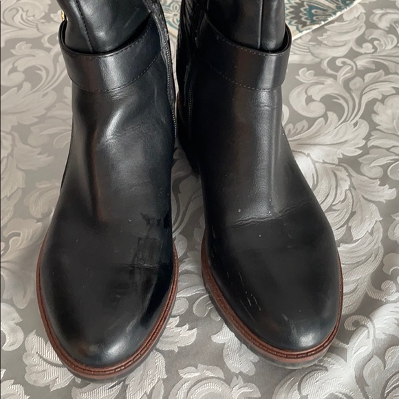 Tommy Hilfiger - Picture 2 of 9